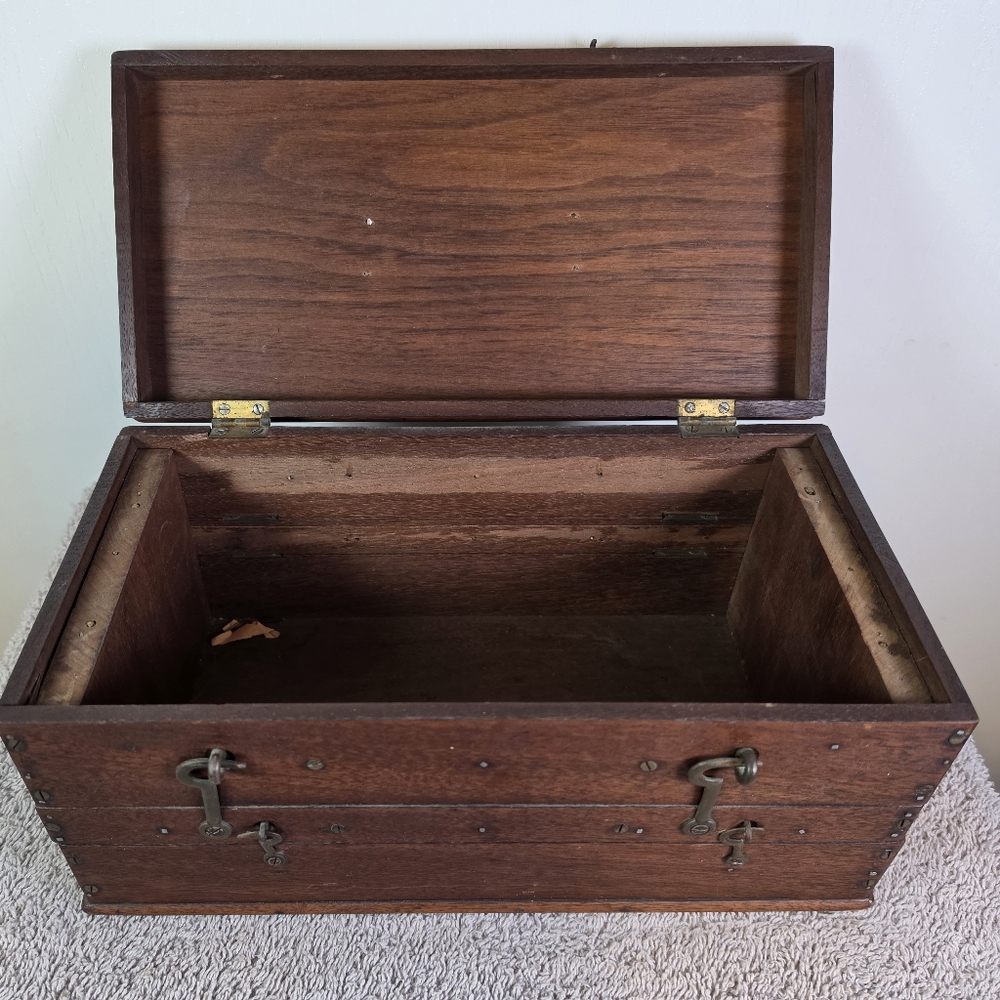 Vintage Wooden Jewelry Or Specialty Tool Storage Box in Brown - Picture 12 of 15